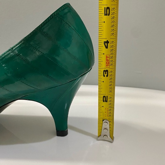 Elegant Emerald Green Women's Heels - Picture 11 of 11